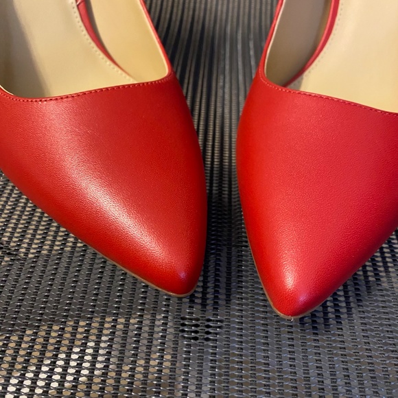 Michael Kors‎ Red Leather Pointed Toe Heels Classic Pumps Shoes - Picture 3 of 10